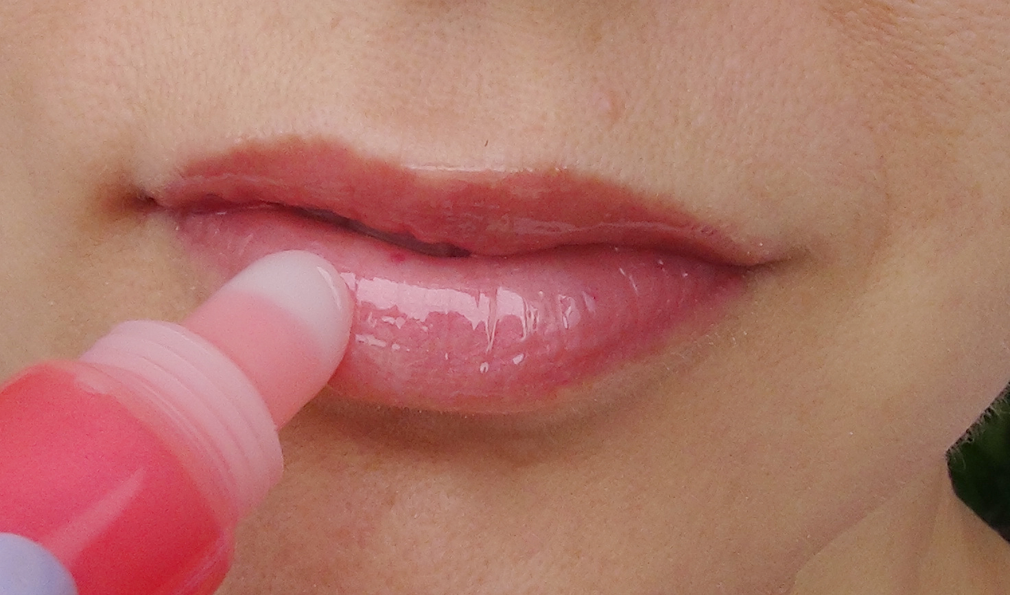 Розовые пятнышки у губы